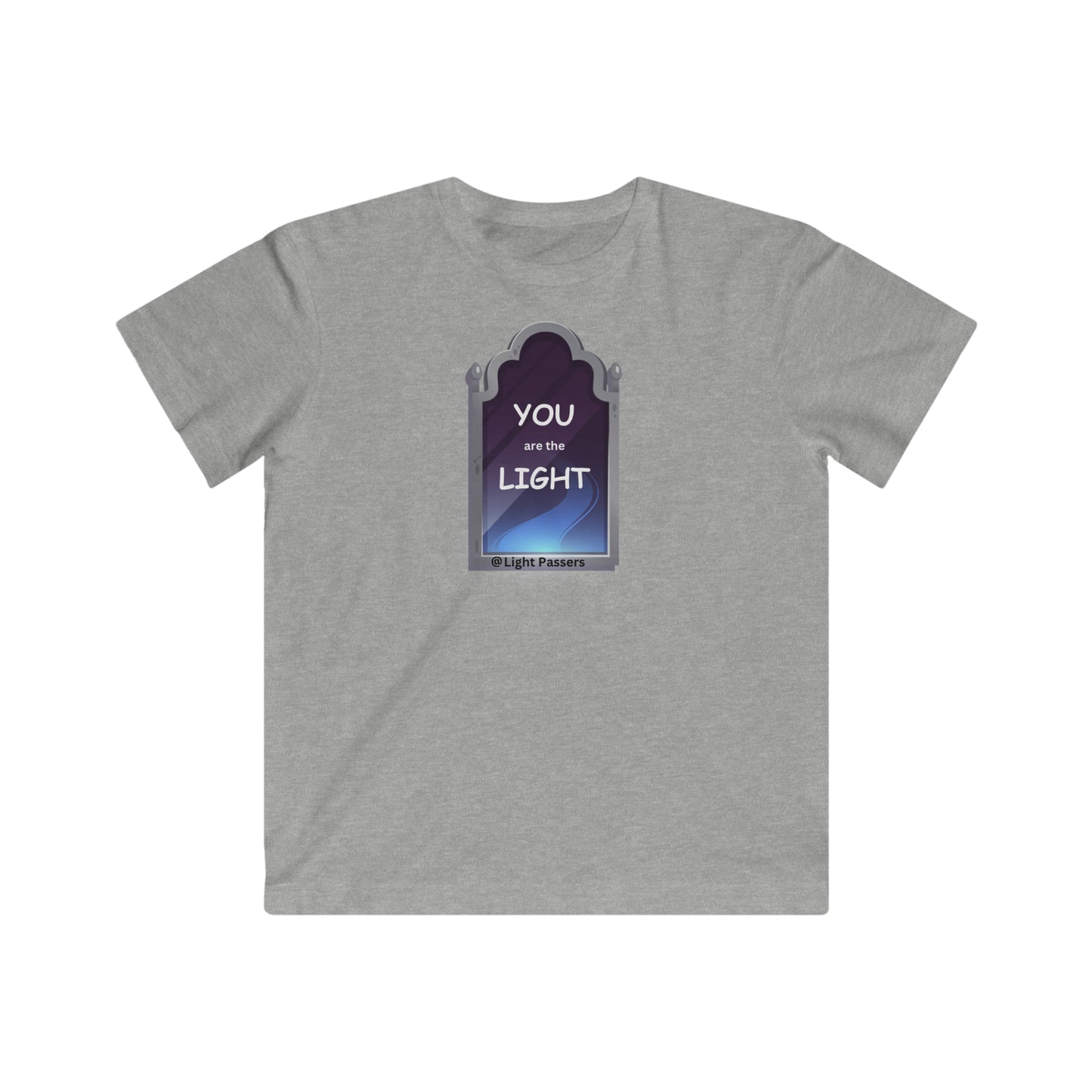 Youth grey t-shirt with a design featuring a sign, made of soft jersey fabric, 100% combed ringspun cotton, 4.5 oz/yd². Regular fit, tear away label, loved by all.