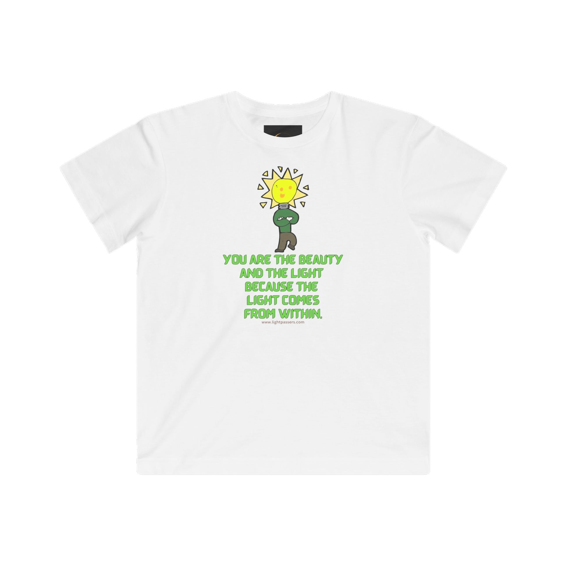 Youth t-shirt featuring a cartoon light bulb character on a white background. Made of soft cotton, with a high-quality print, tear-away label, and a regular fit. Ideal for a playful and comfortable look.